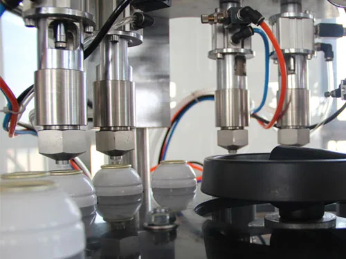 Metal filling head and equipment pipework