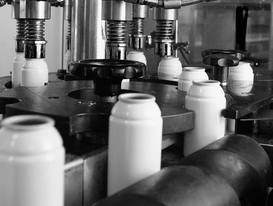 Metal filling machine in the production area